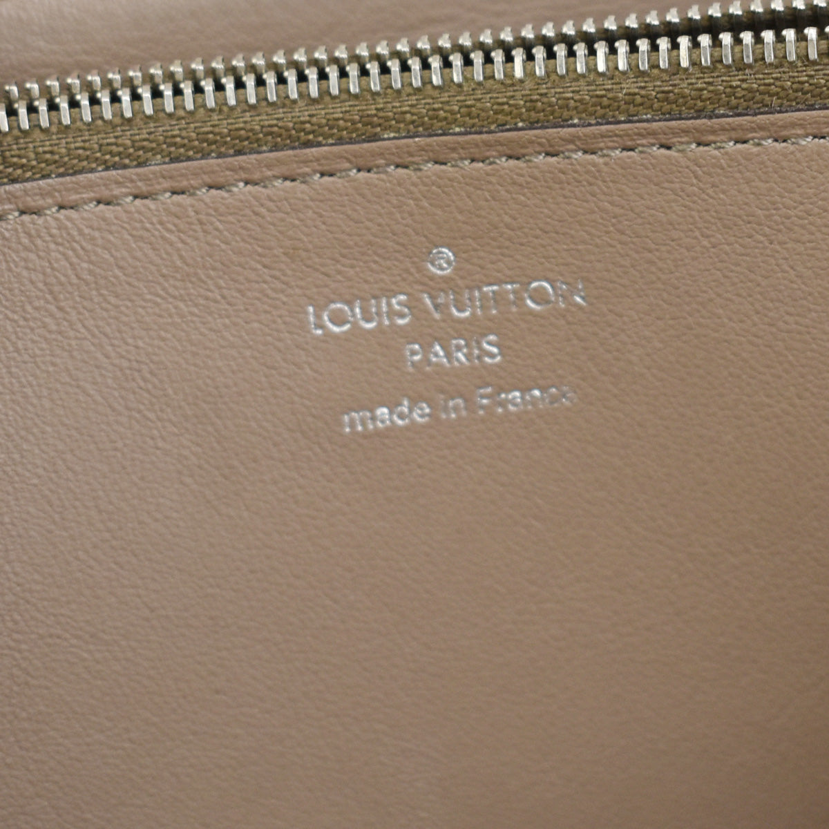 LOUIS VUITTON Portefeuille Comete Long Wallet Leather Magnolia M60148 30YB533