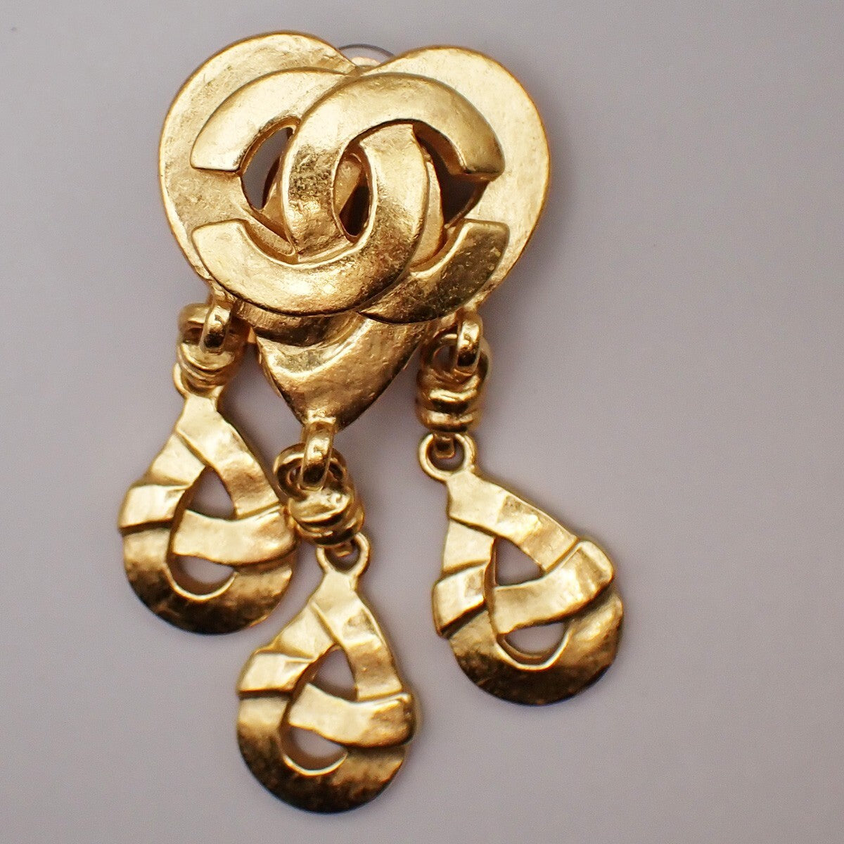 CHANEL CC Logo Heart Drop Earrings 97P Clip-On Gold GHW France Vintage 600RK641