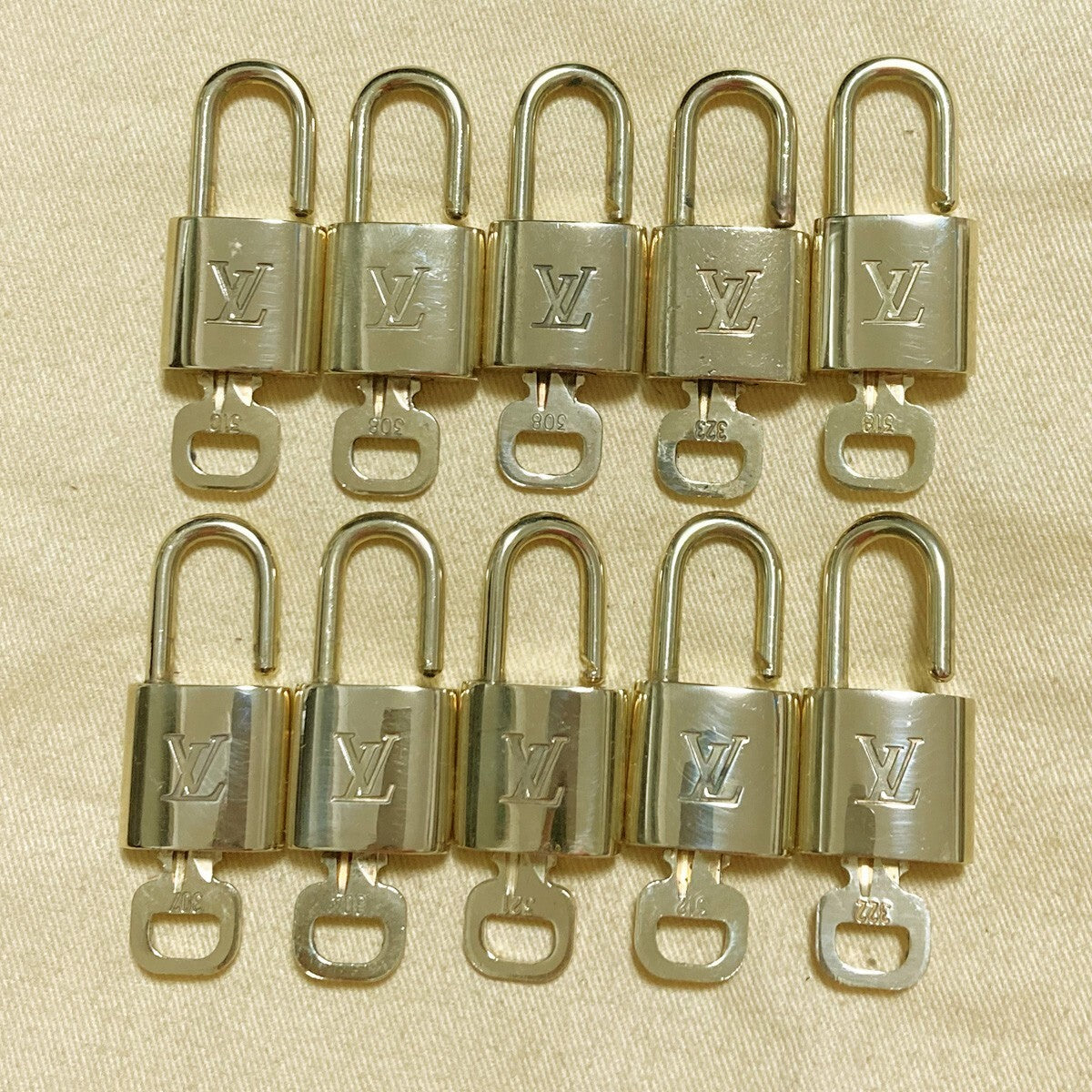 LOUIS VUITTON LV 10 SET PADLOCK KEY CHARM CADENA GOLD-PLATED FRANCE 65PDA217