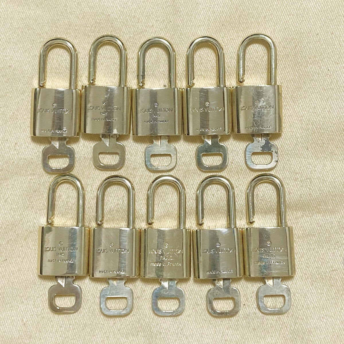 LOUIS VUITTON LV 10 SET PADLOCK KEY CHARM CADENA GOLD-PLATED FRANCE 61PDA170