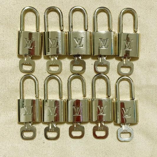 LOUIS VUITTON LV 10 SET PADLOCK KEY CHARM CADENA GOLD-PLATED FRANCE 62PDA163