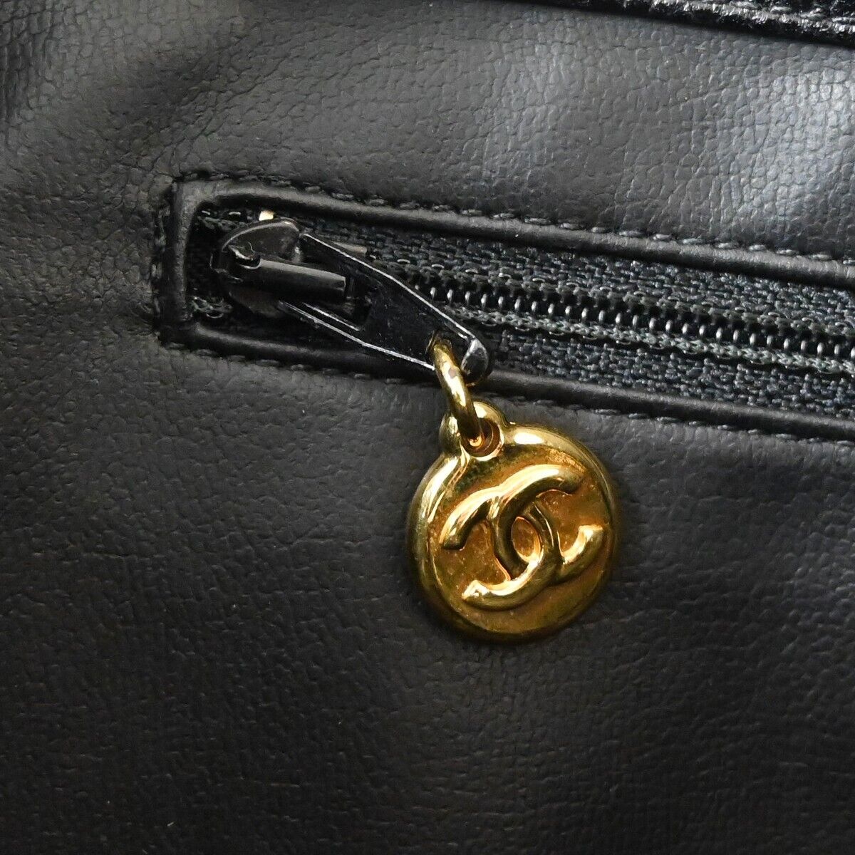 CHANEL CC Logo Chain Shoulder Bag Caviar Skin Leather Black GHW Vintage 342RH892