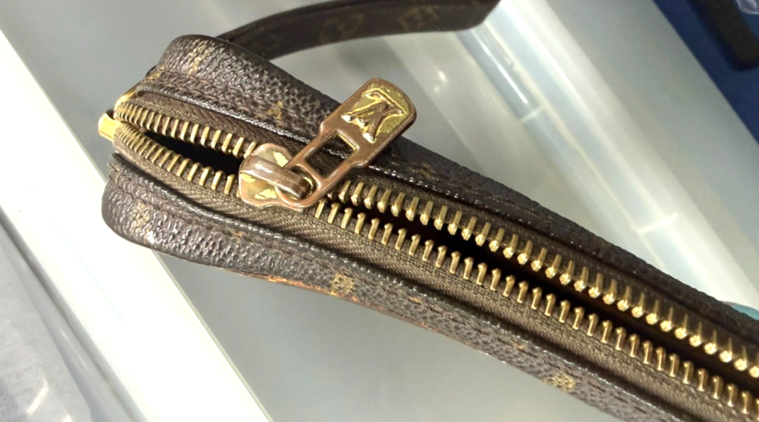 LOUIS VUITTON Marly Dragonne PM Clutch Hand Bag Monogram Leather M51827 07KD186