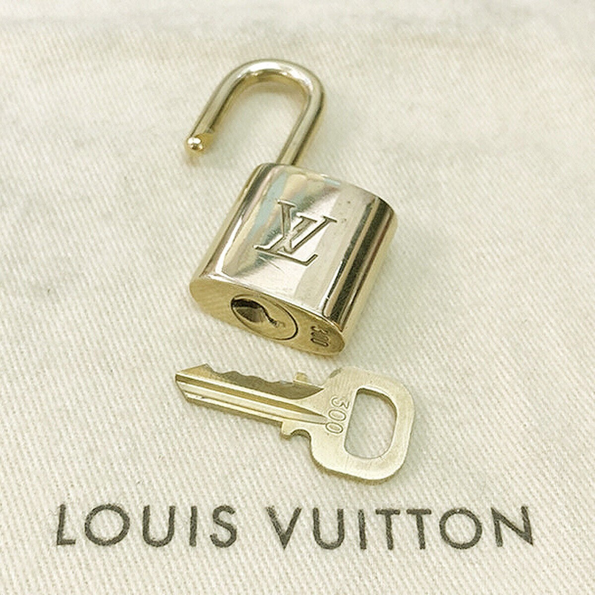 LOUIS VUITTON LV 10 SET PADLOCK KEY CHARM CADENA GOLD-PLATED FRANCE 34JF228