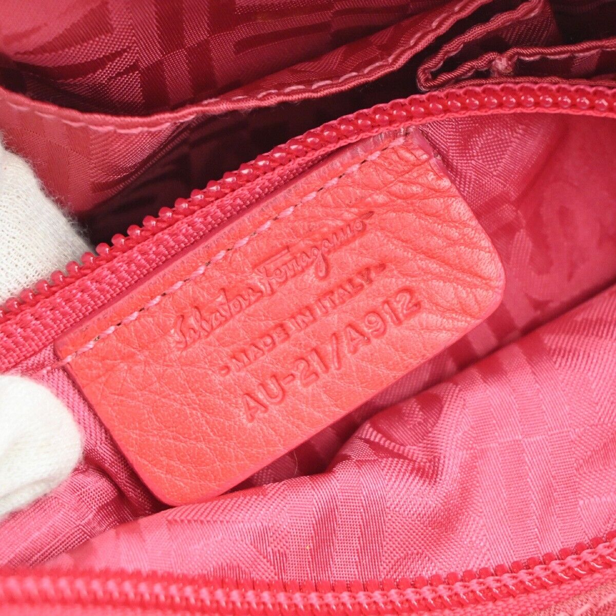 SALVATORE FERRAGAMO Gancini Shoulder Hand Bag Leather Pink Silver Italy 60EA597