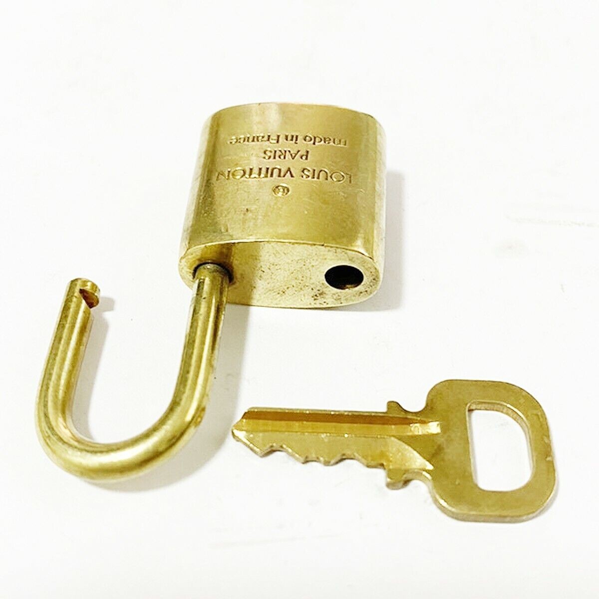 LOUIS VUITTON LV 10 SET PADLOCK KEY CHARM CADENA GOLD-PLATED FRANCE 35MT004