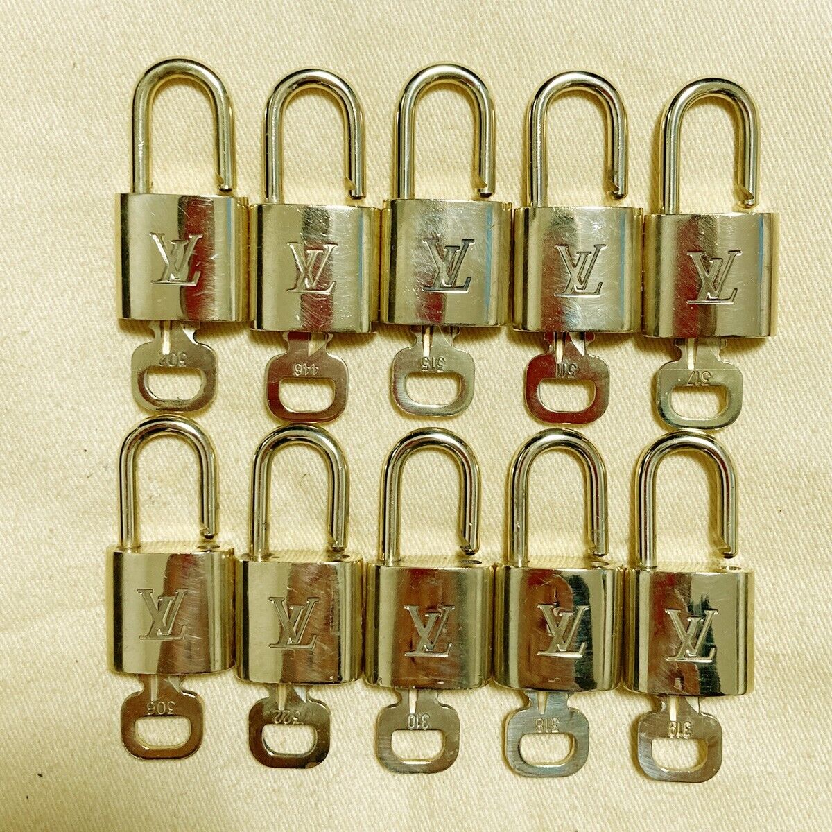 AUTHENTIC LOUIS VUITTON LV 10 SET PADLOCK KEY CHARM CADENA GOLD FRANCE 31PDA143