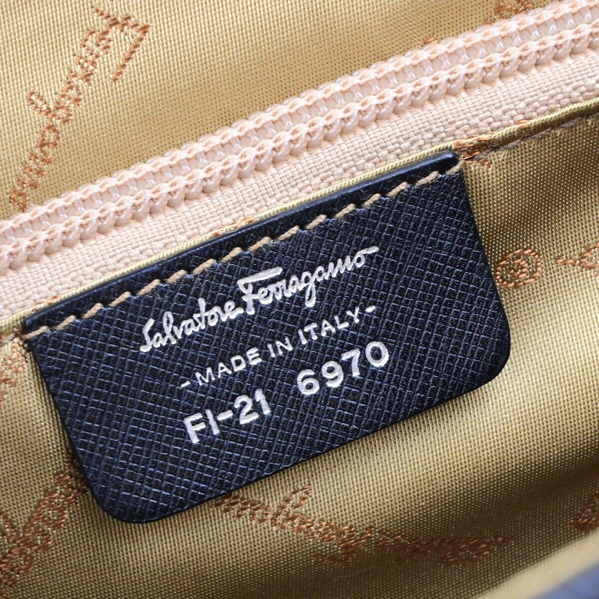 SALVATORE FERRAGAMO Gancini Hand Bag Leather Black Silver Made in Italy 62KA537