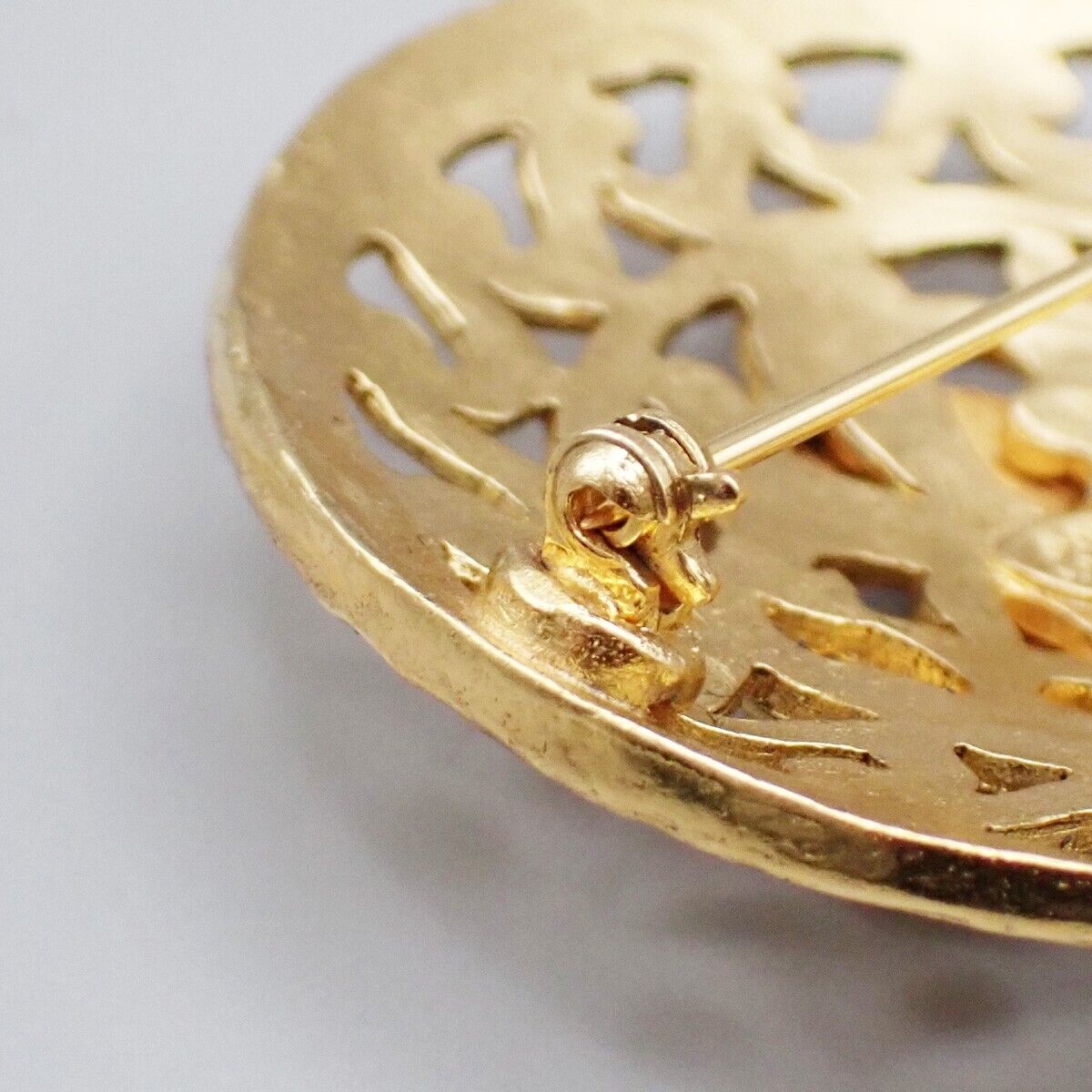 CHANEL CC Logo Round Pin Brooch 95A GHW France Accessory Vintage 89RK707