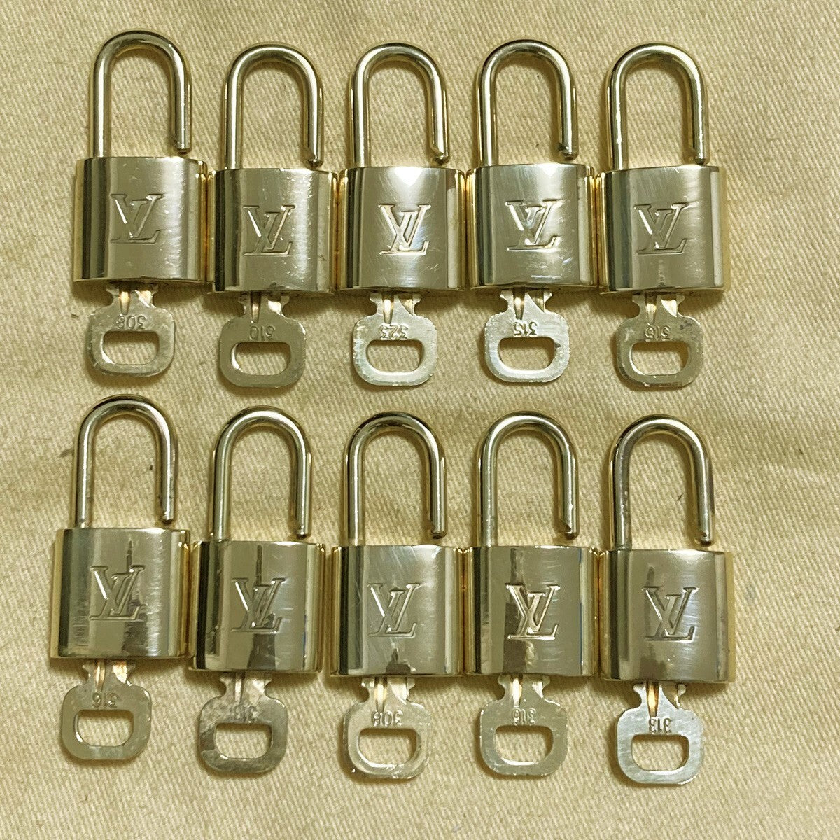 LOUIS VUITTON LV 10 SET PADLOCK KEY CHARM CADENA GOLD-PLATED FRANCE 62PDA214