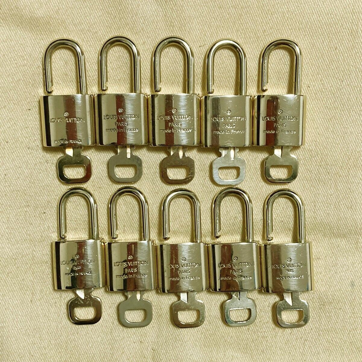 LOUIS VUITTON LV 10 SET PADLOCK KEY CHARM CADENA GOLD-PLATED FRANCE 37PDA167