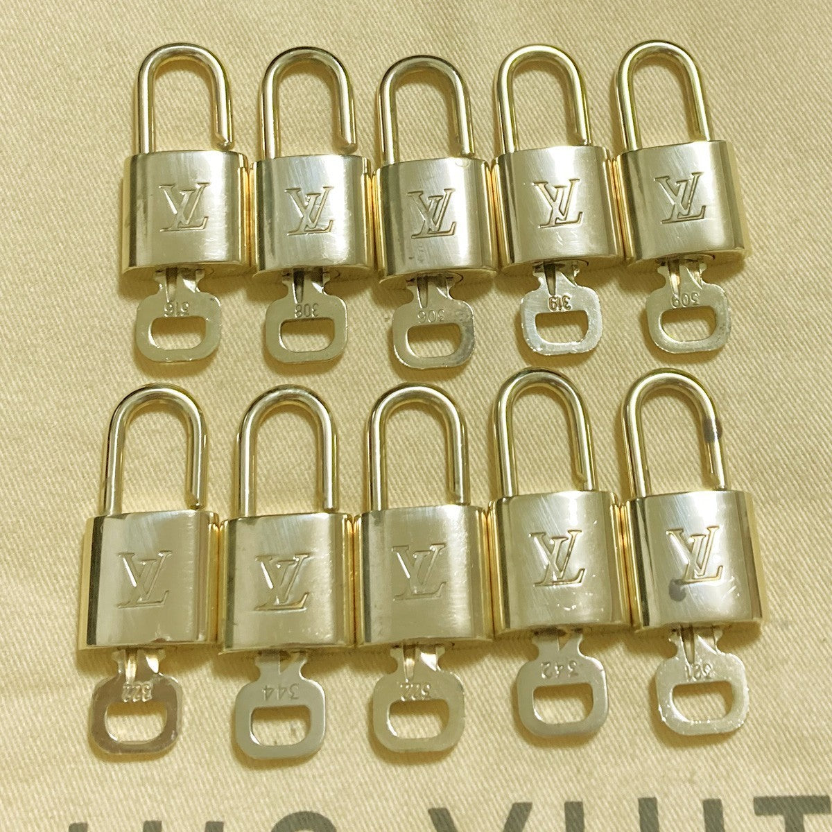 LOUIS VUITTON LV 10 SET PADLOCK KEY CHARM CADENA GOLD-PLATED FRANCE 61PDA304