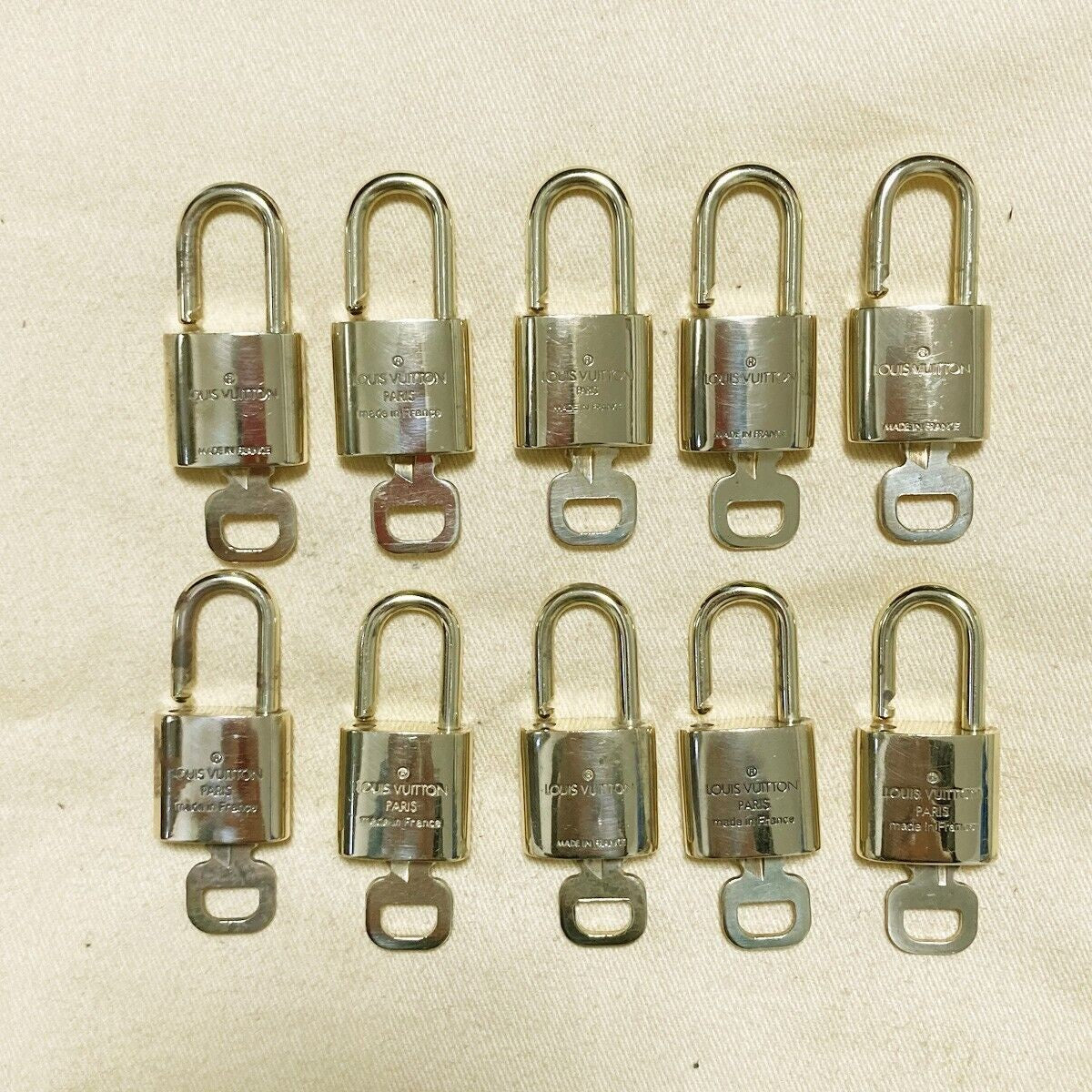 LOUIS VUITTON LV 10 SET PADLOCK KEY BAG CHARM CADENA GOLD PLATED FRANCE 31PDA087