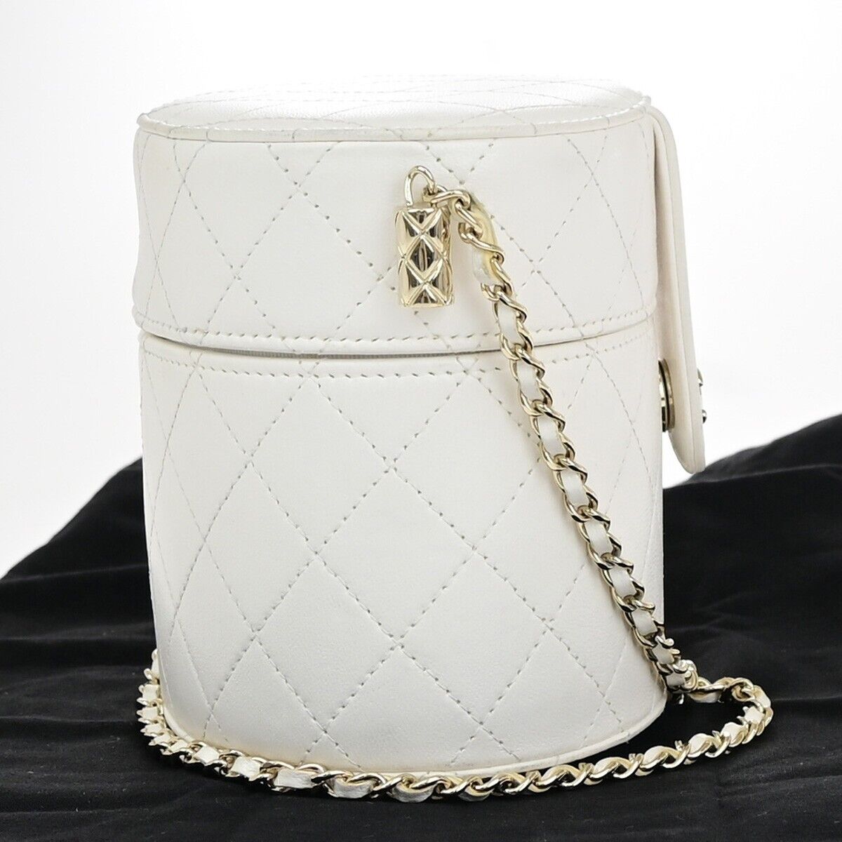 CHANEL CC Logo chain Shoulder Vanity Bag Matelasse Leather White GHW 645RF147