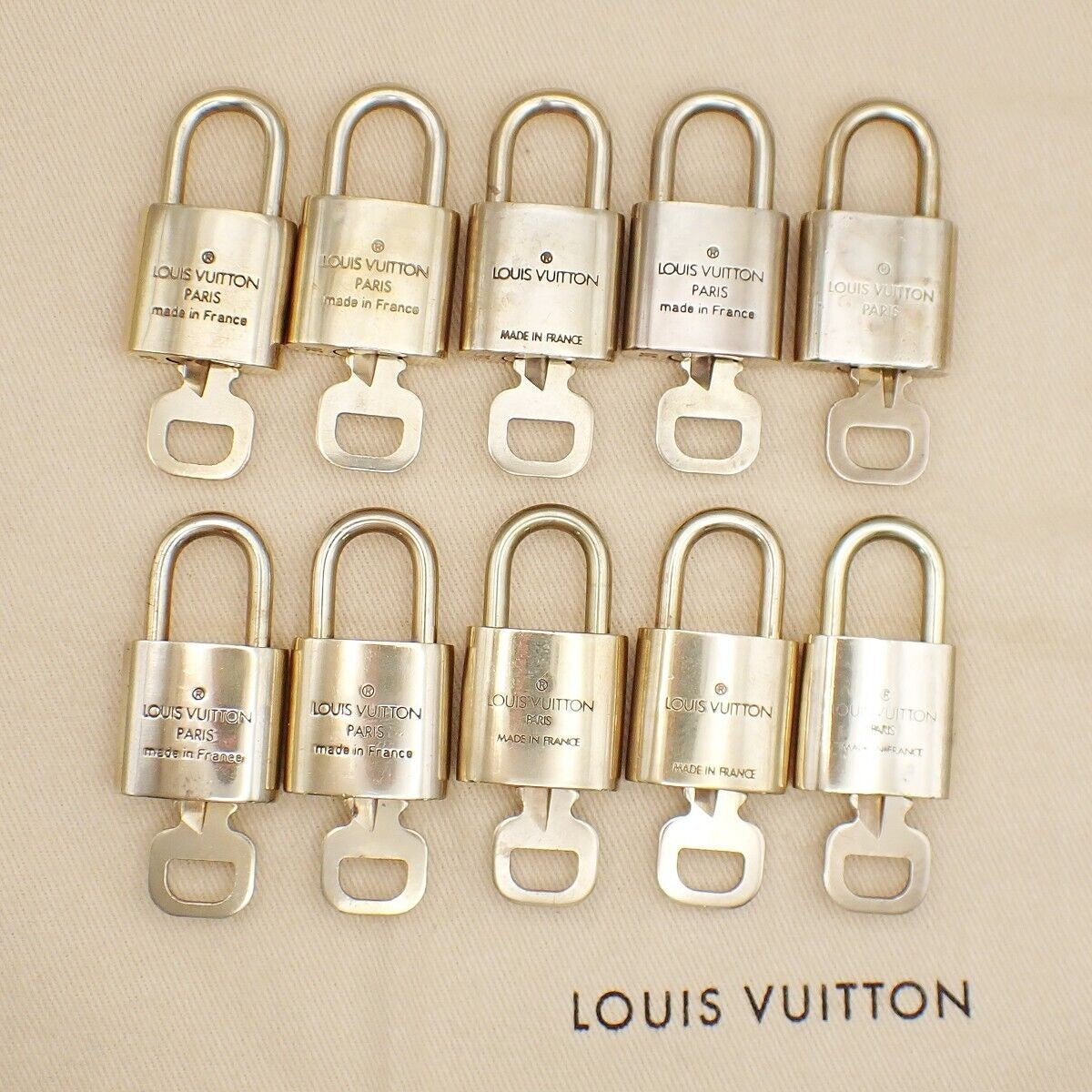 LOUIS VUITTON LV 10 SET PADLOCK CADENA KEY BAG CHARM GOLD PLATED FRANCE 37YE676