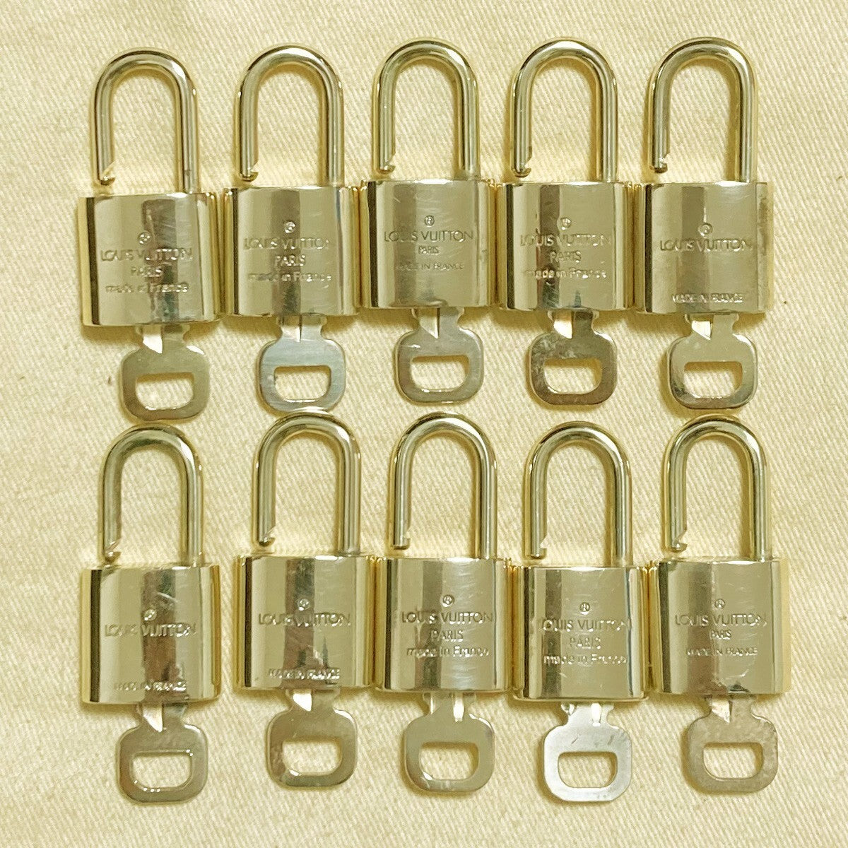 LOUIS VUITTON LV 10 SET PADLOCK KEY CHARM CADENA GOLD-PLATED FRANCE 65PDA209