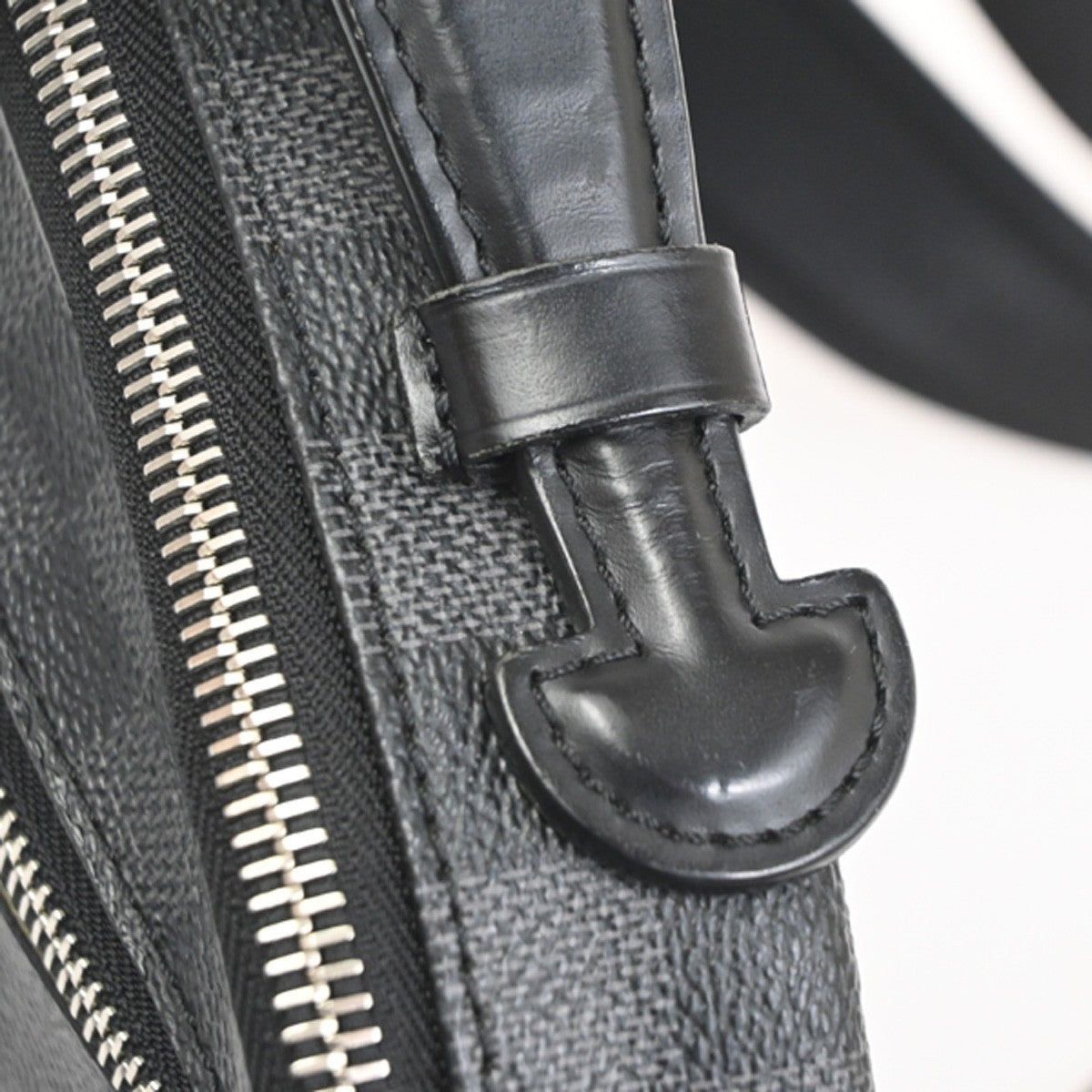 LOUIS VUITTON Ambler Shoulder bag Damier Graphite Leather Black N41289 55TA692