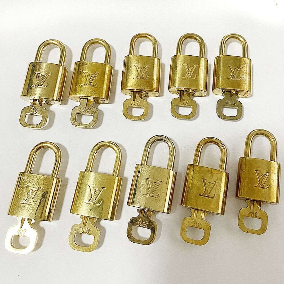 LOUIS VUITTON LV 10 SET PADLOCK KEY CHARM CADENA GOLD-PLATED FRANCE 35MS991