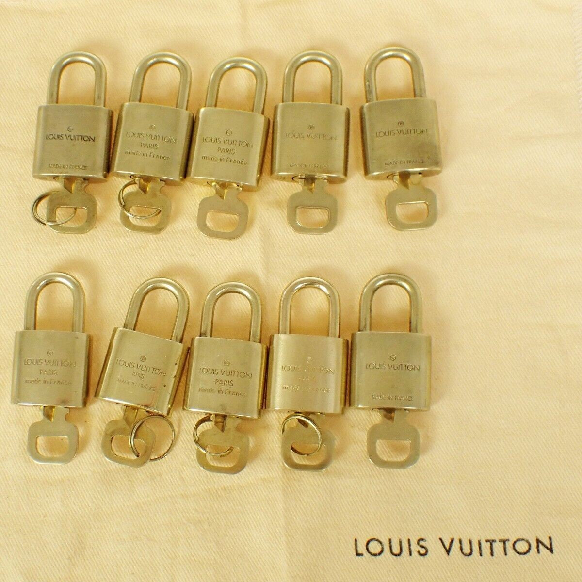 LOUIS VUITTON LV 10 SET PADLOCK KEY BAG CHARM CADENA GOLD PLATED FRANCE 80SH952
