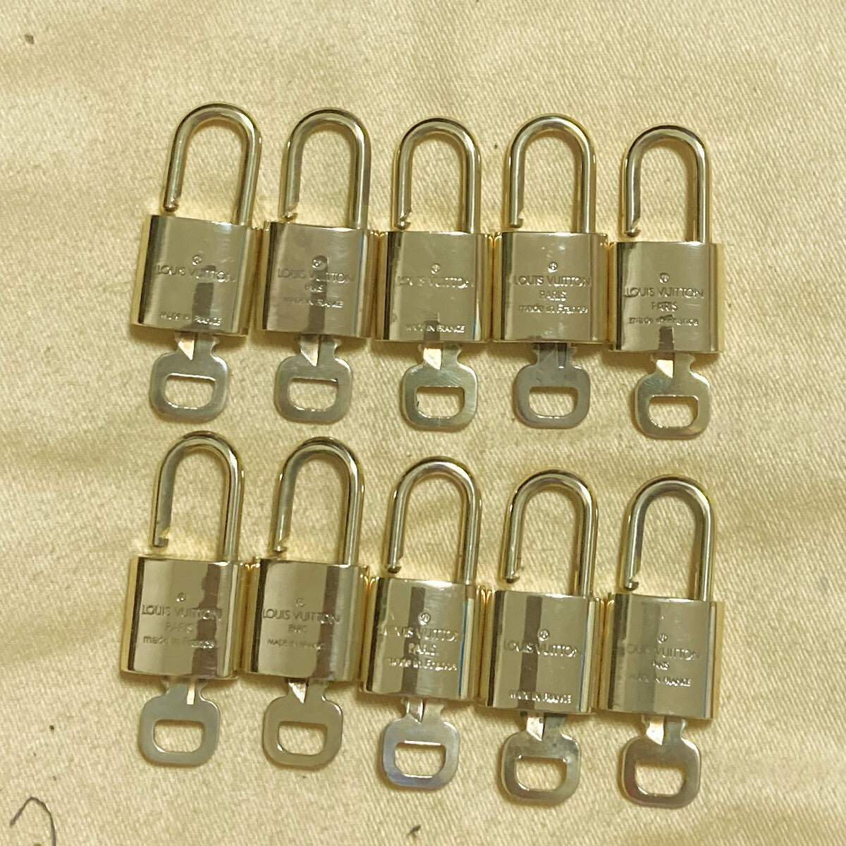 LOUIS VUITTON LV 10 SET PADLOCK KEY CHARM CADENA GOLD-PLATED FRANCE 33PDA237