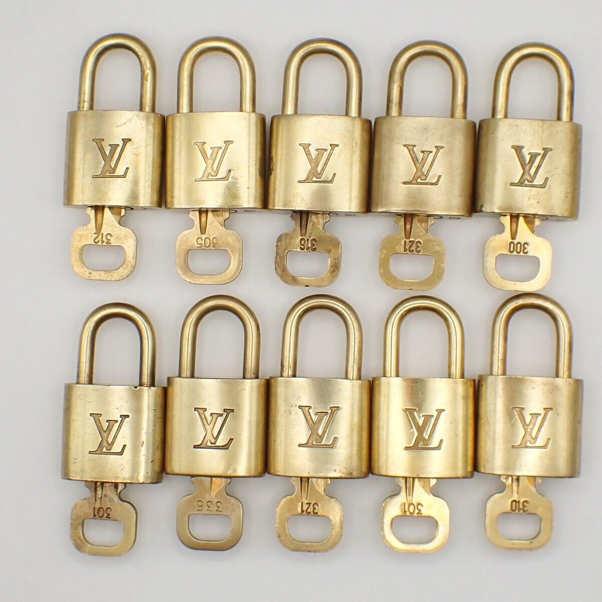 LOUIS VUITTON LV 10 Set  Padlock Key Bag Charm Cadena Gold Plated France 31YF666