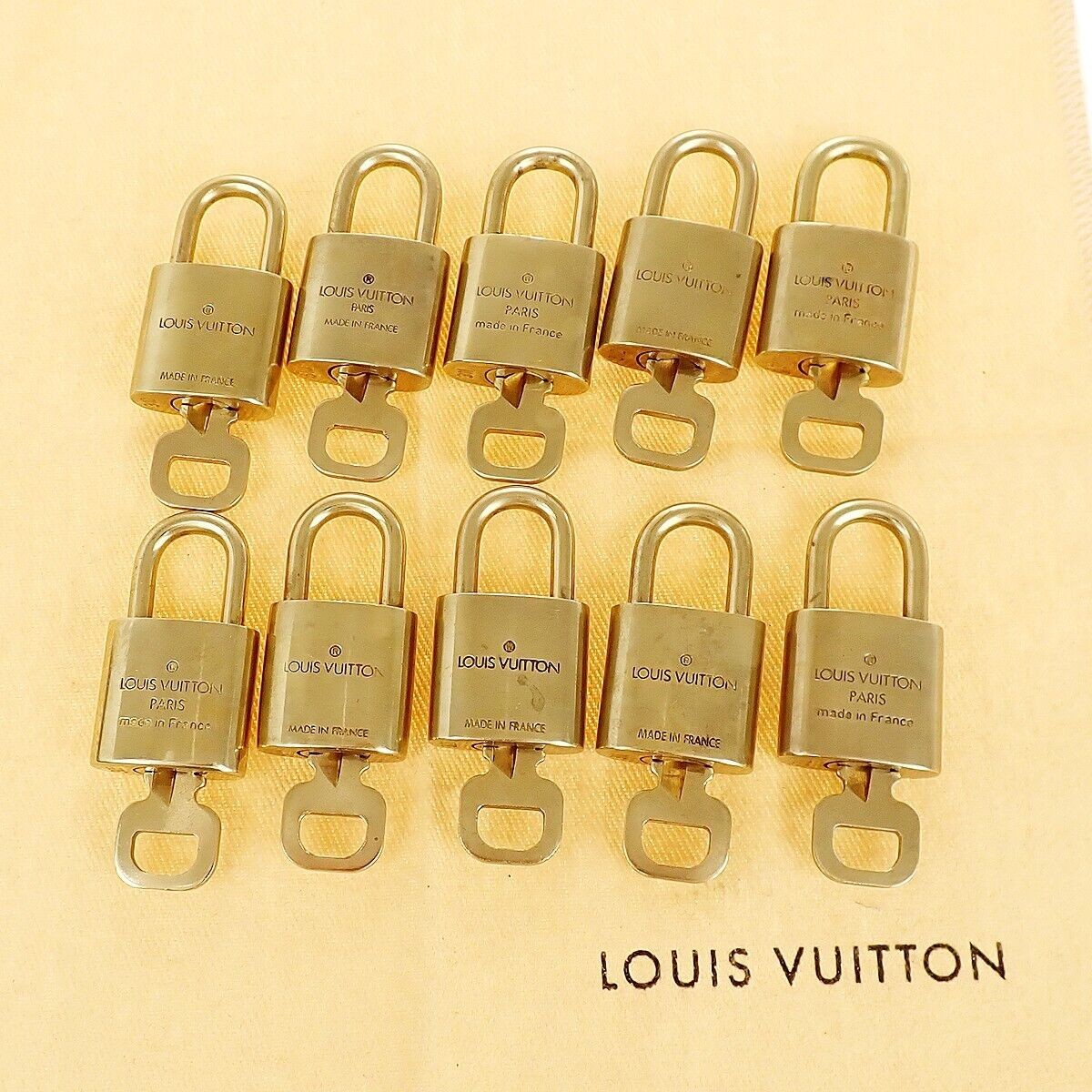 LOUIS VUITTON LV 10 SET PADLOCK KEY BAG CHARM CADENA GOLD PLATED FRANCE 39YE930