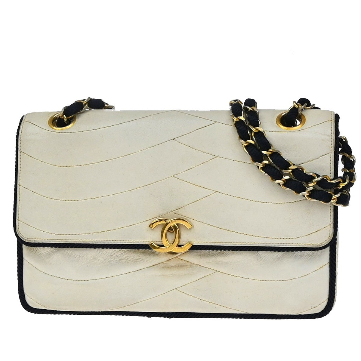CHANEL CC Logo Wave Stitch Chain Shoulder Bag Leather White Vintage 49RF791