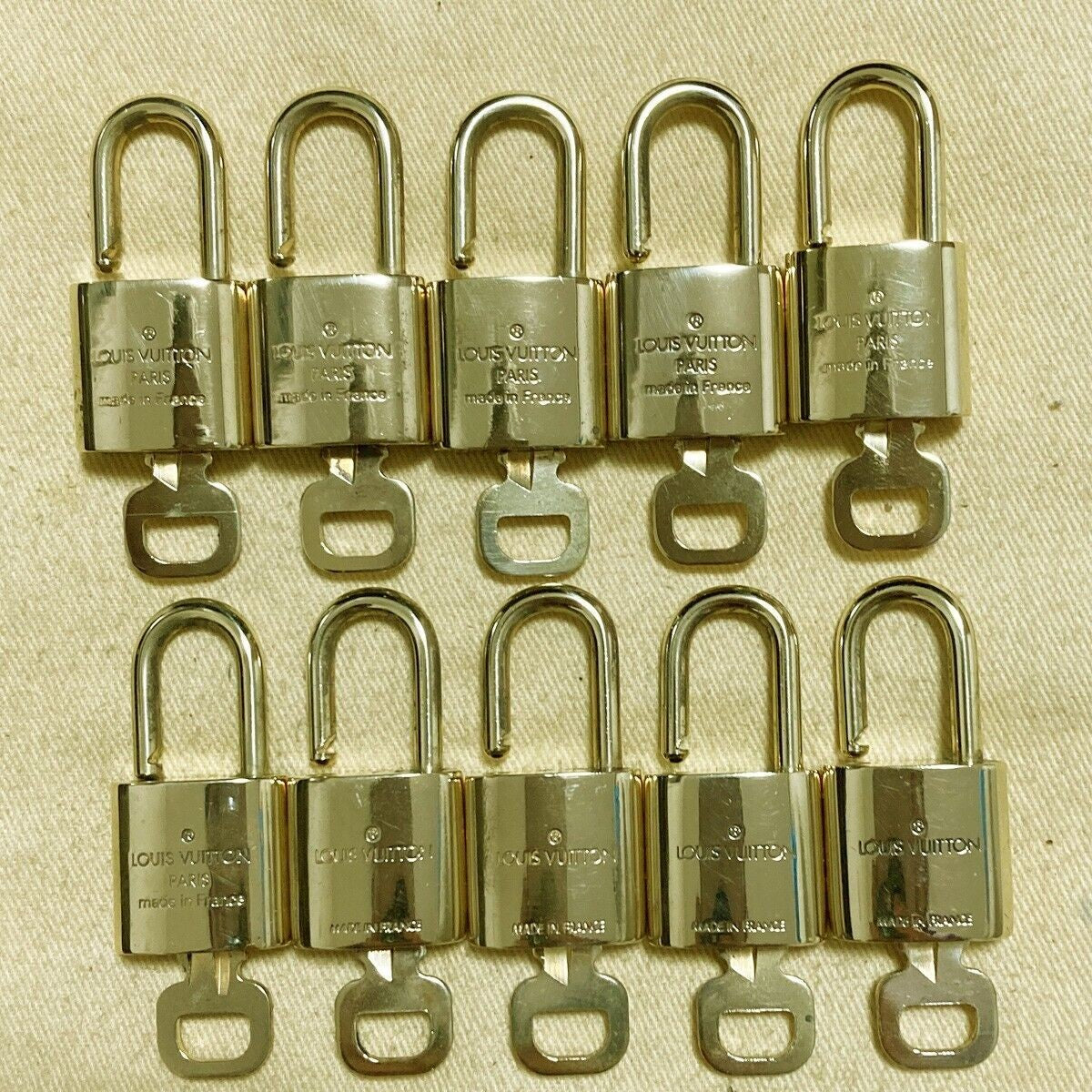 LOUIS VUITTON LV 10 SET PADLOCK KEY CHARM CADENA GOLD-PLATED FRANCE 65PDA196