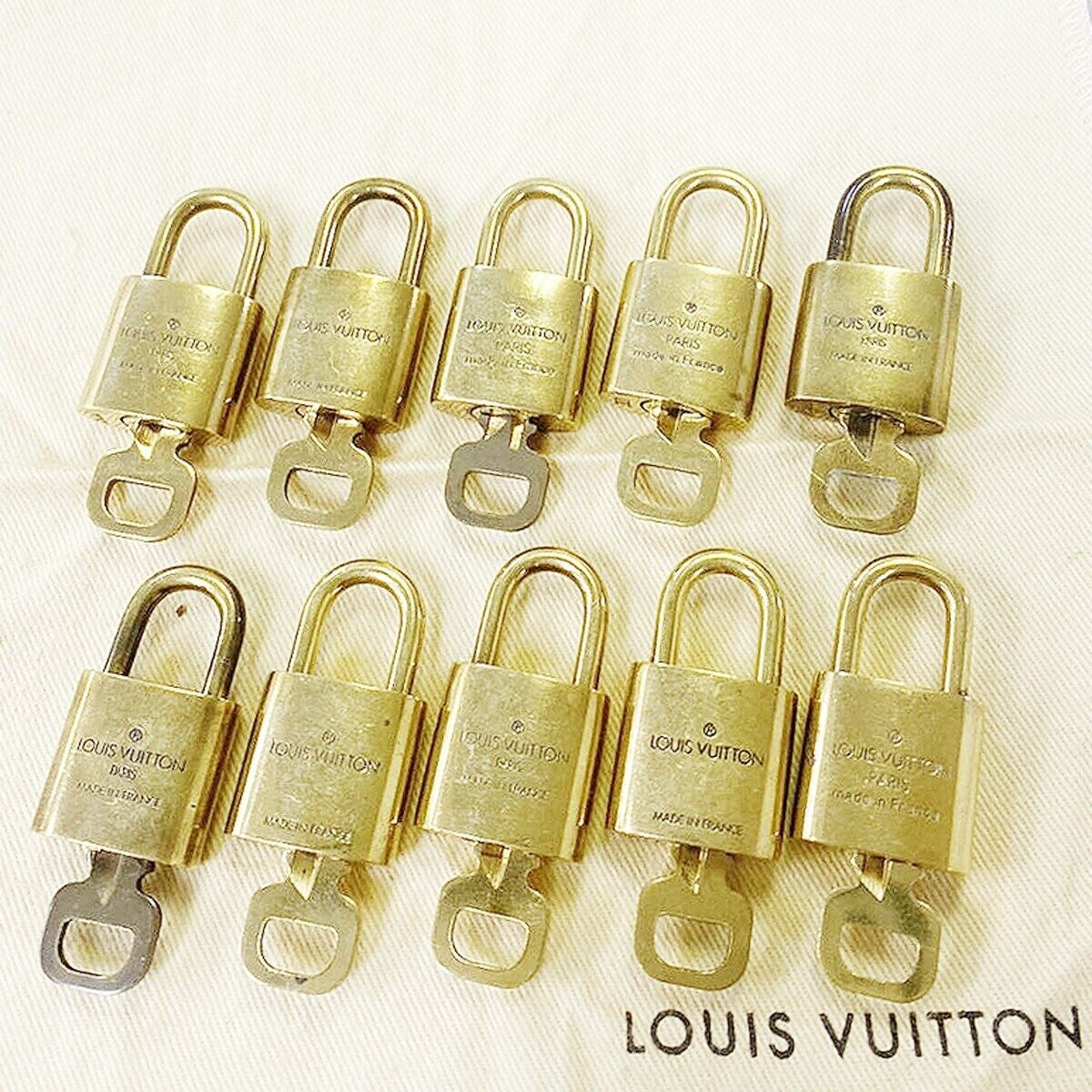 LOUIS VUITTON LV 10 SET PADLOCK KEY BAG CHARM CADENA GOLD-PLATED FRANCE 80MT810