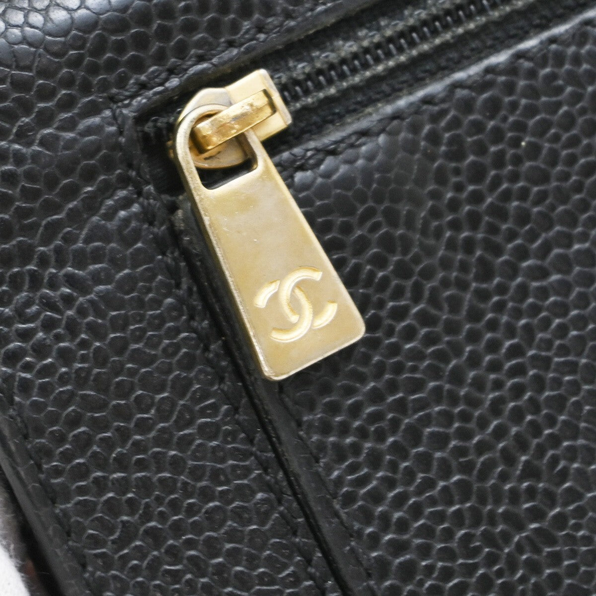 CHANEL CC Logo Bifold Long Wallet Grained Calfskin Leather Black 87RF251