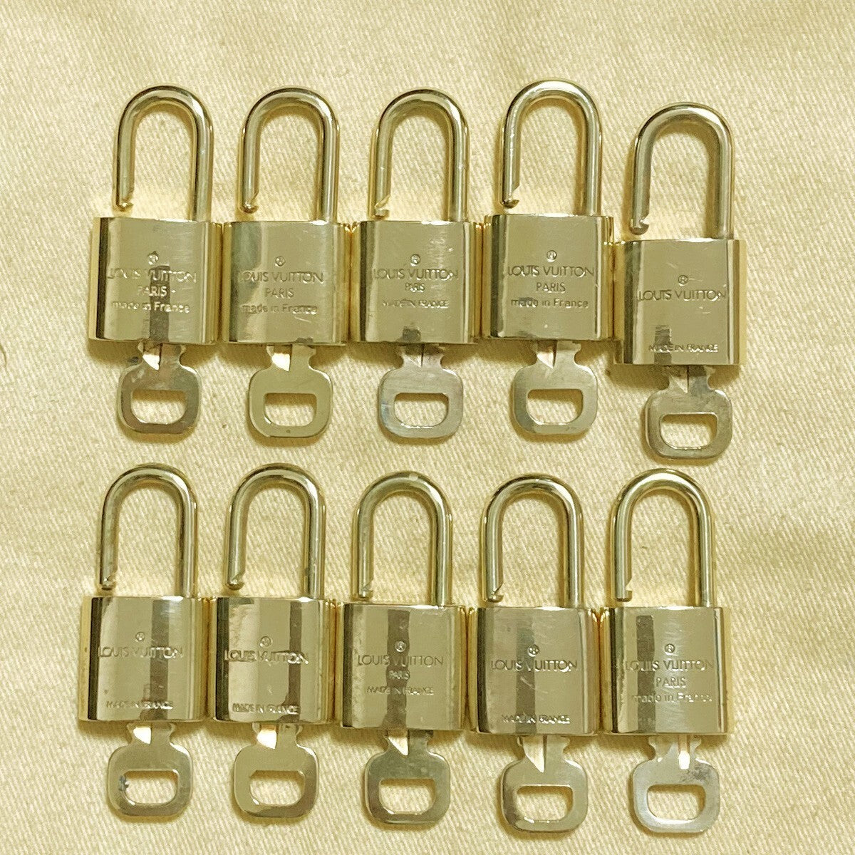 LOUIS VUITTON LV 10 SET PADLOCK KEY CHARM CADENA GOLD-PLATED FRANCE 31PDA232