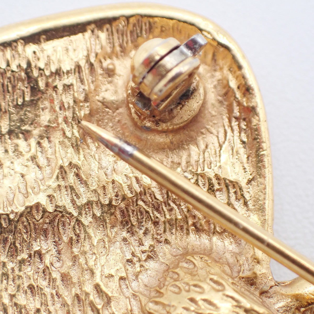 CHANEL Matelasse Pin Brooch Gold-Plated France Accessory Vintage 30RL990
