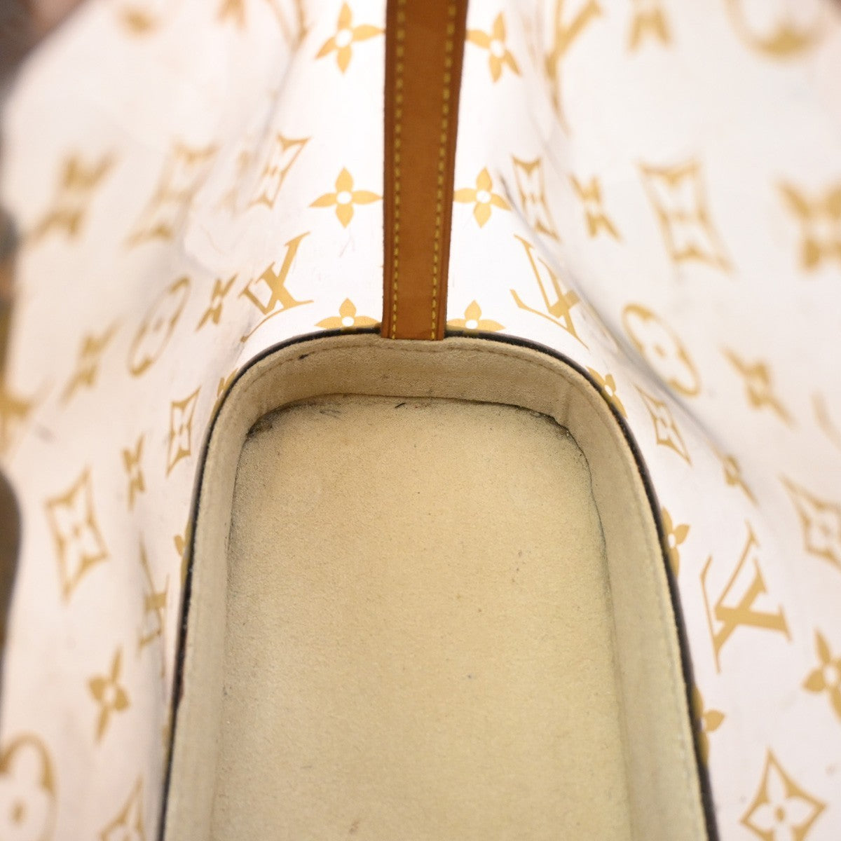 LOUIS VUITTON Cabas Ambre PM Chain Shoulder Bag Monogram Vinyl BN M92502 72KP041