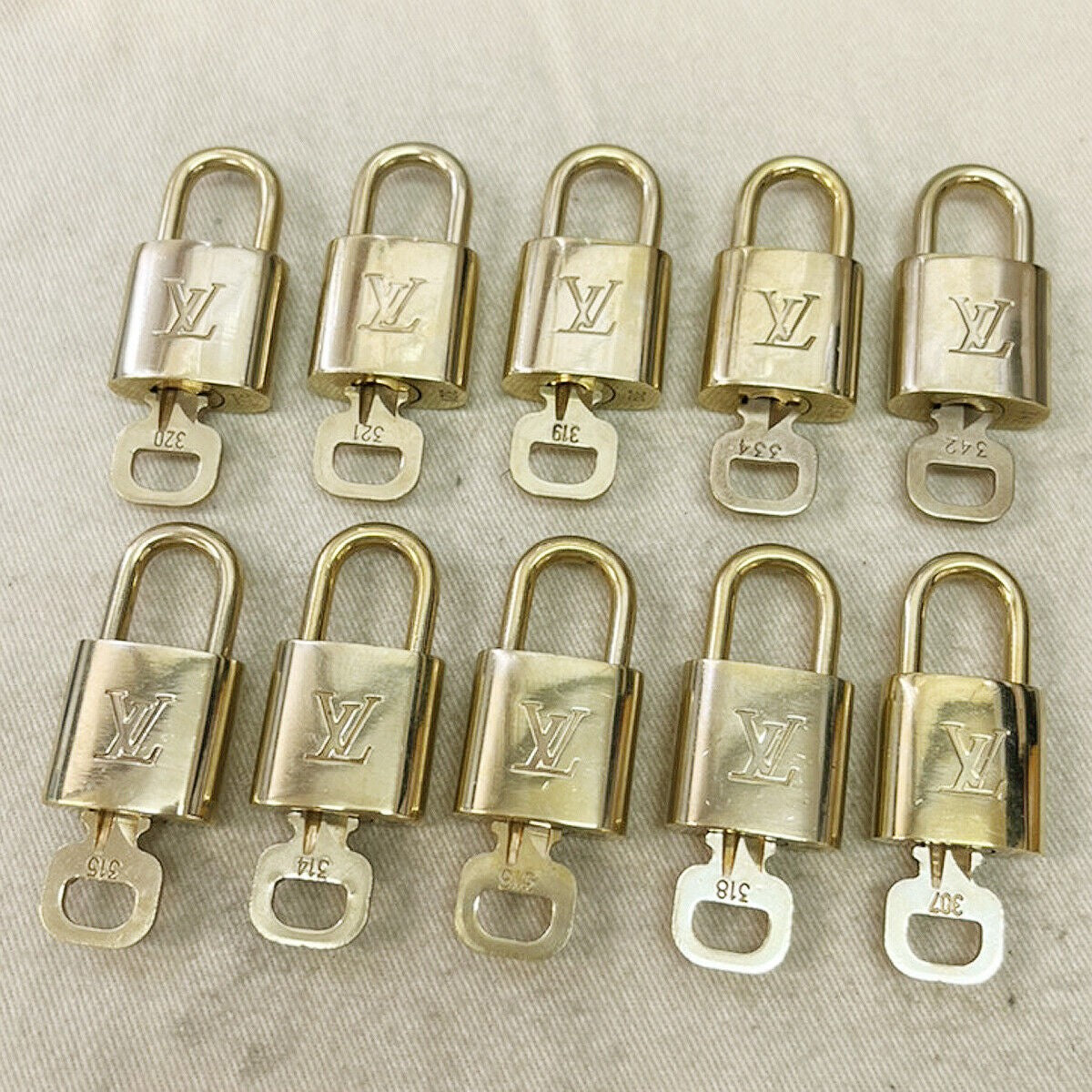LOUIS VUITTON LV 10 SET PADLOCK KEY CHARM CADENA GOLD-PLATED FRANCE 35JF484