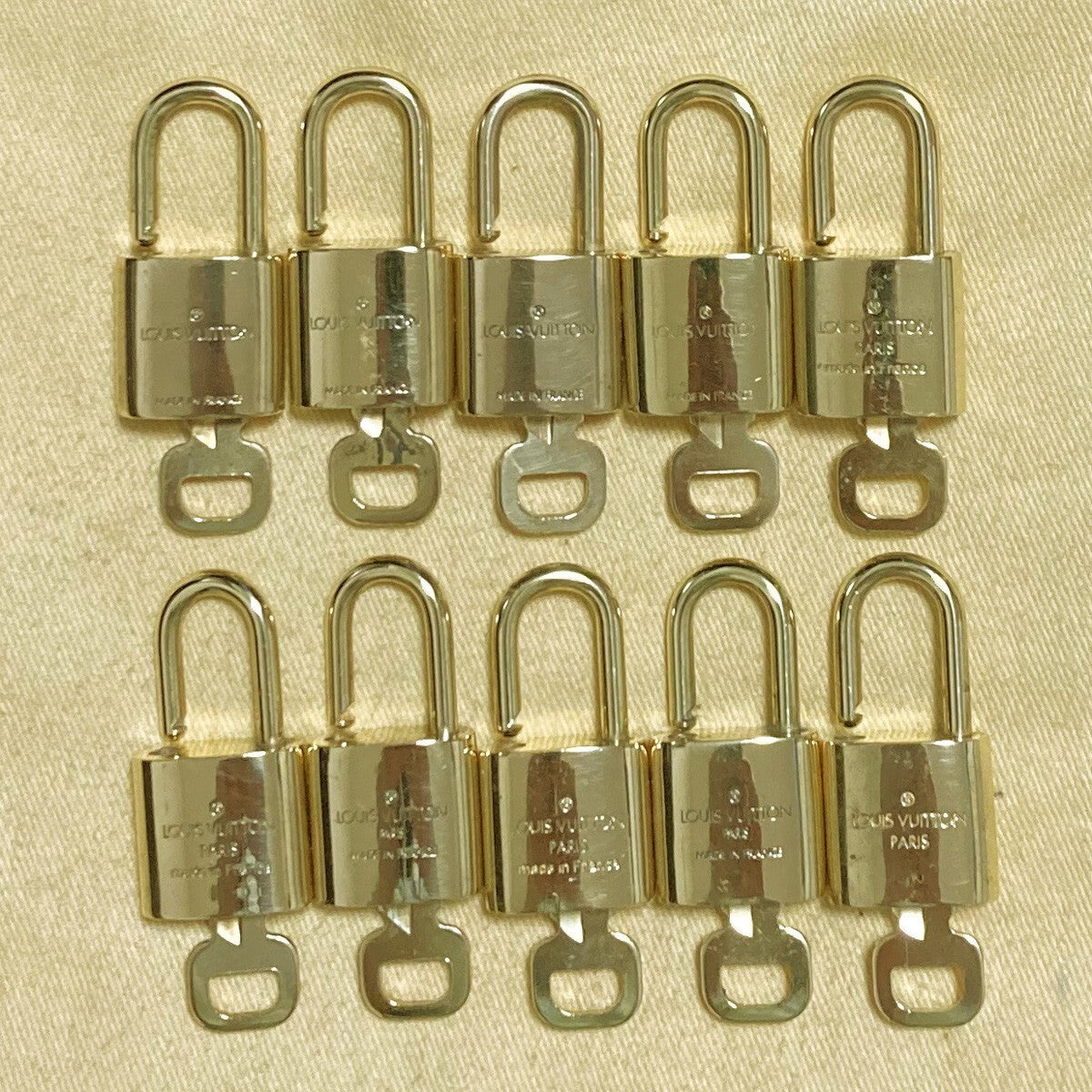 LOUIS VUITTON LV 10 SET PADLOCK KEY CHARM CADENA GOLD-PLATED FRANCE 62PDA207