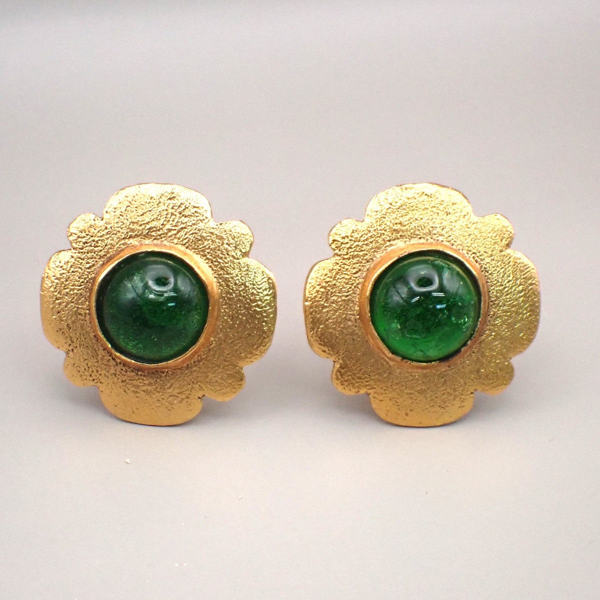 CHANEL Logo Gripoix Flower Button Earrings 25 Clip-On Gold GN France VE 05MA473