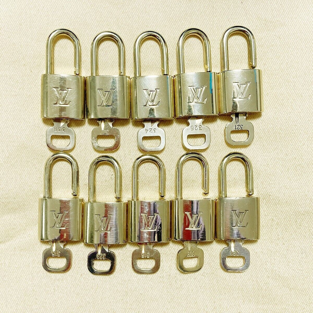 LOUIS VUITTON LV 10 SET PADLOCK KEY BAG CHARM CADENA GOLD PLATED FRANCE 37PDA134
