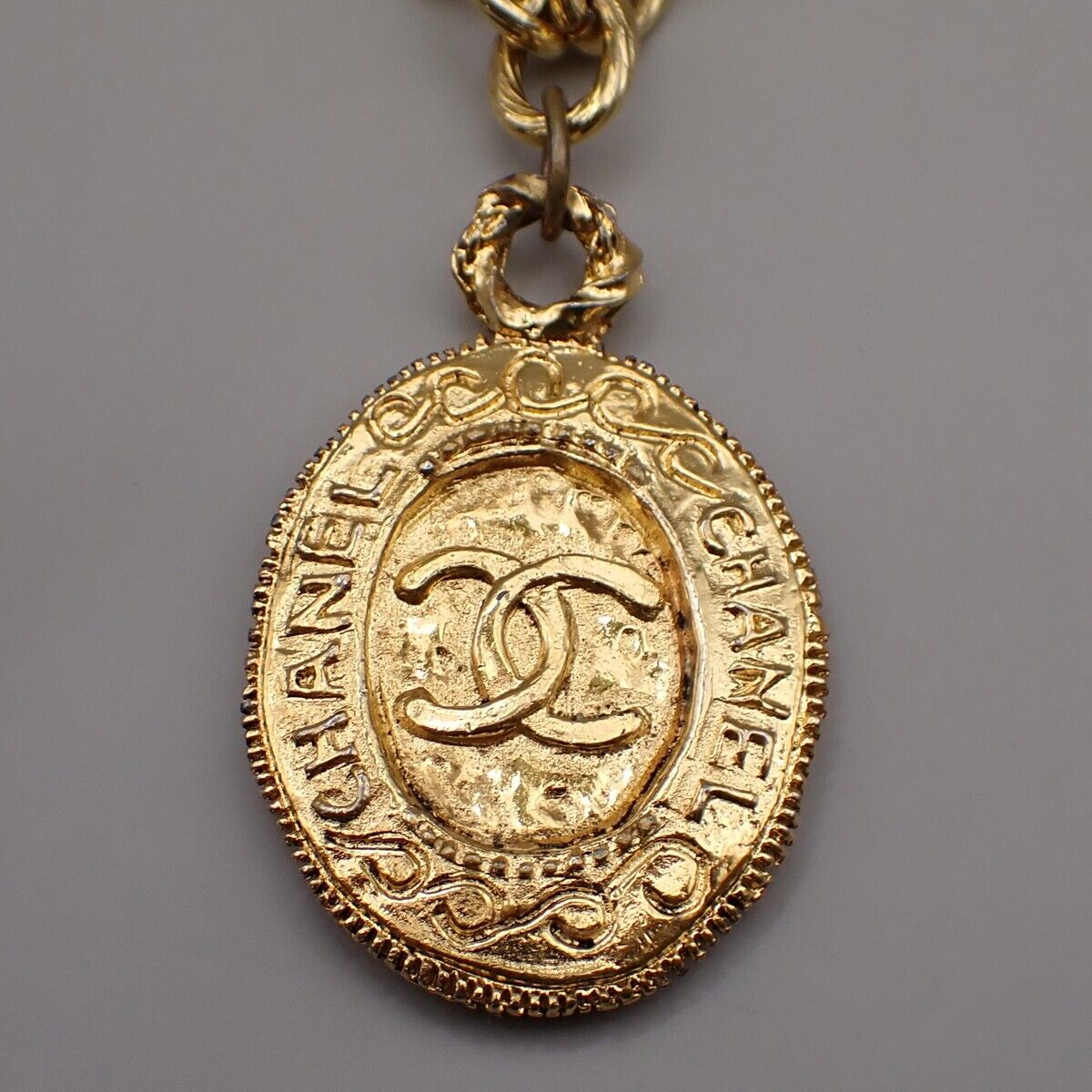 CHANEL CC Logo Medallion Round Pendant Chain Necklace Gold Accessory 12RK784
