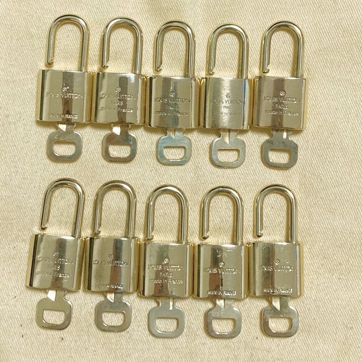 LOUIS VUITTON LV 10 SET PADLOCK KEY CHARM CADENA GOLD-PLATED FRANCE 65PDA216