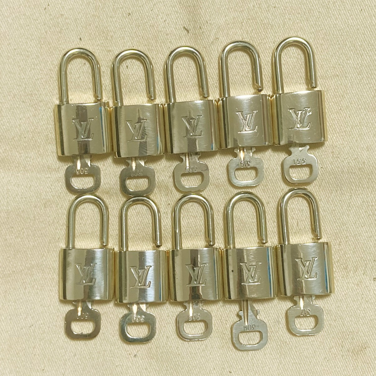 LOUIS VUITTON LV 10 SET PADLOCK KEY CHARM CADENA GOLD-PLATED FRANCE 62PDA159