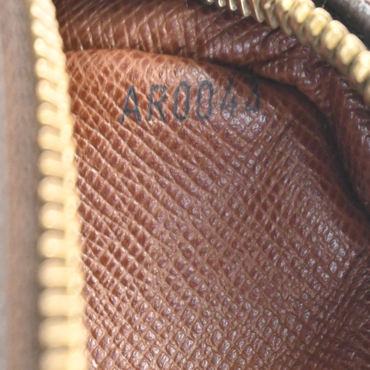 LOUIS VUITTON Nile Crossbody Shoulder Bag Monogram Leather Brown M45244 88CA925