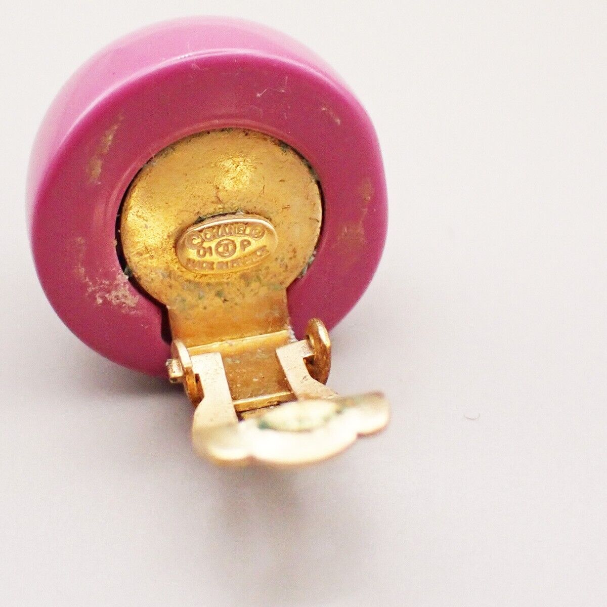 CHANEL CC Logo Button Earrings 01P Clip-On Plastic Pink GHW Vintage 33RK796
