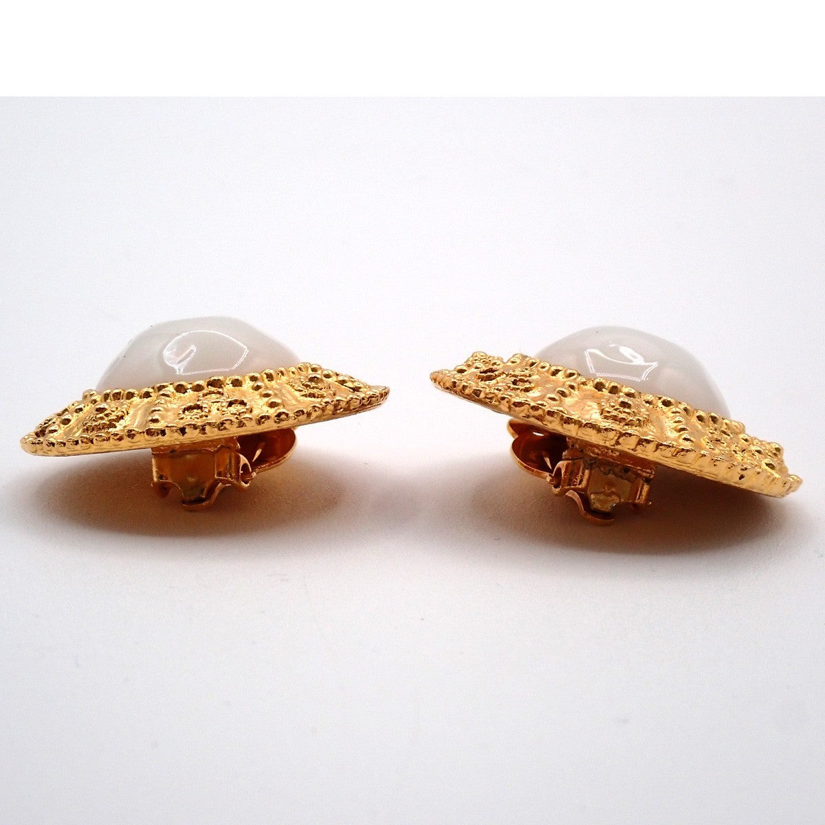 CHANEL Logo Round Immitation Pearl Earrings Clip-On Gold White France 30AA198
