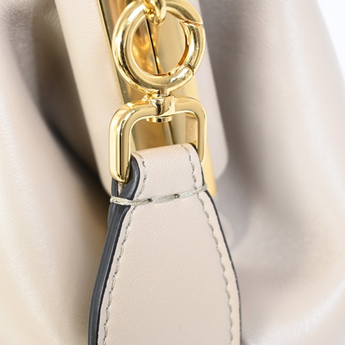 51.Live FENDI First Medium 2Way Shoulder Clutch Bag Leather Beige Gold 370RJ786