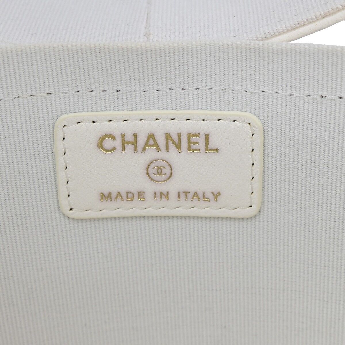 CHANEL CC Logo chain Shoulder Vanity Bag Matelasse Leather White GHW 645RF147