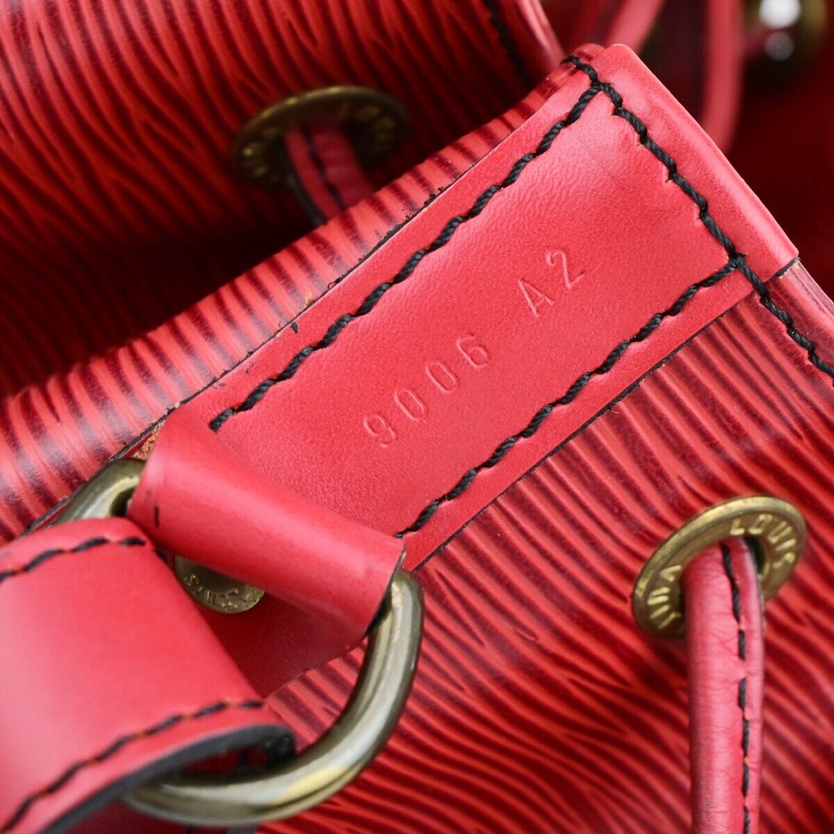 LOUIS VUITTON Petit Noe Drawstring Shoulder Bag Epi Leather Red M44107 87EB404