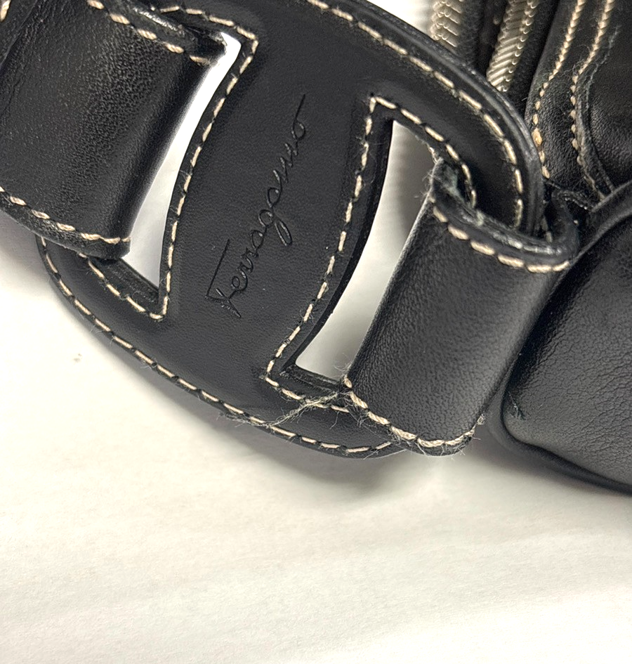 SALVATORE FERRAGAMO Logo Vara Shoulder Bag Leather Black SHW Italy 02MA690