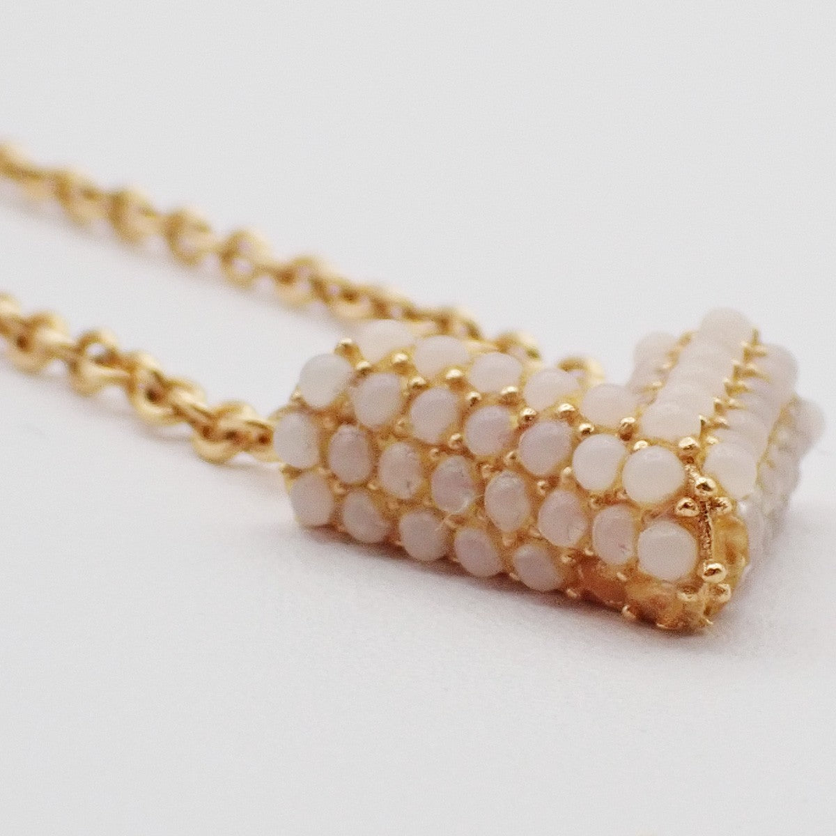 LOUIS VUITTON Collier Essential V  Necklace Imitation Pearl GHW M68358 30CA075