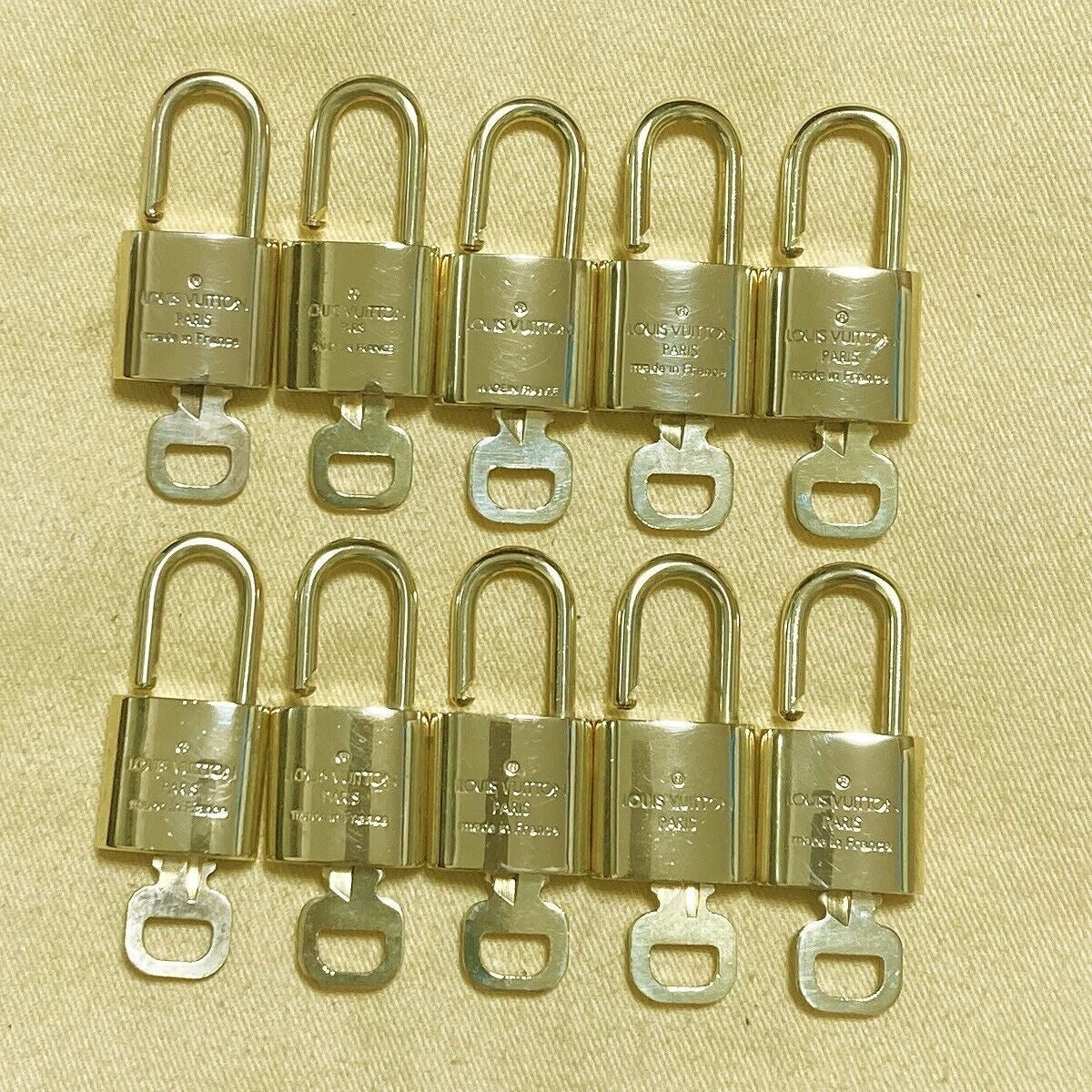 LOUIS VUITTON LV 10 SET PADLOCK KEY CHARM CADENA GOLD-PLATED FRANCE 39PDA199