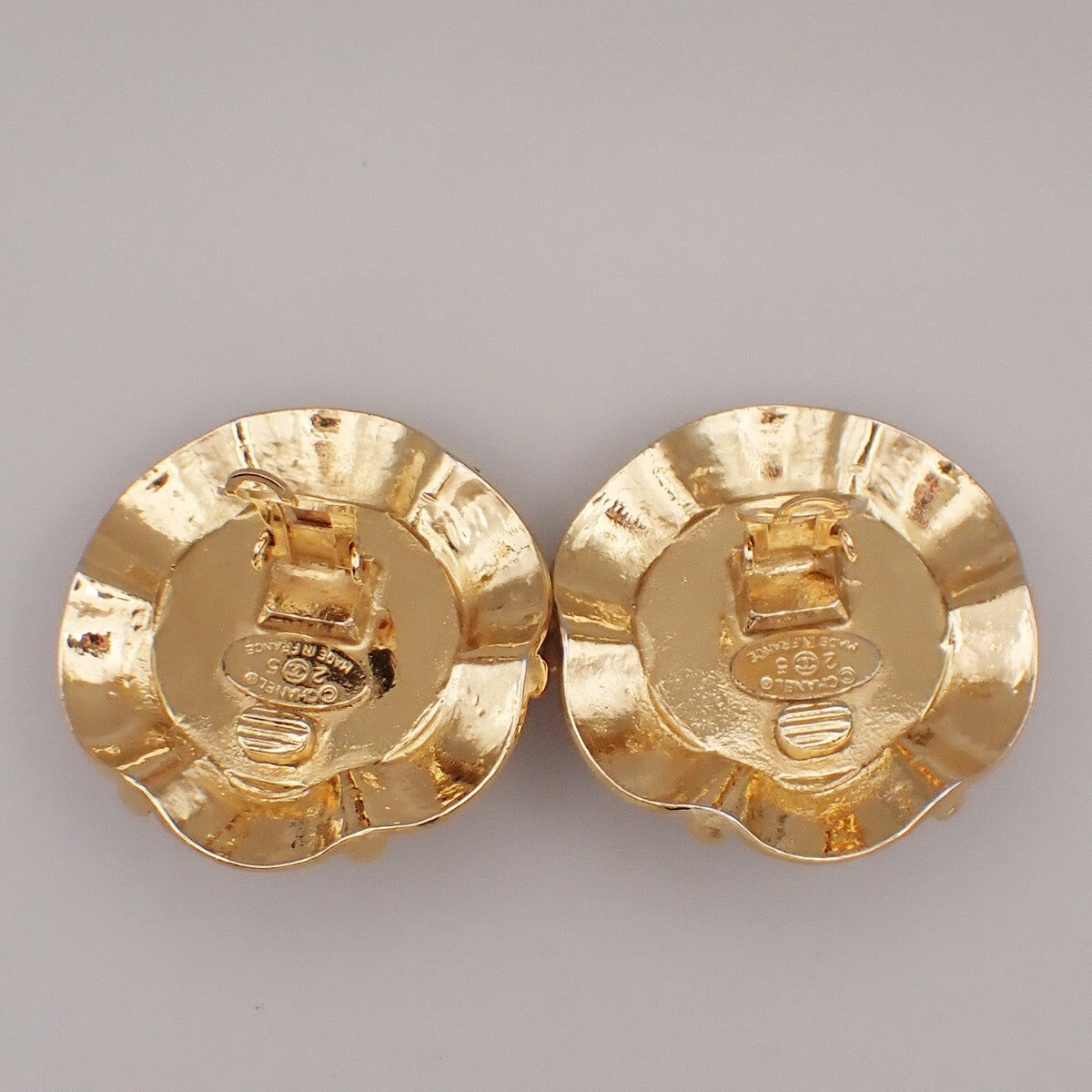 CHANEL Imitation Pearl Large Button Earrings 25 Clip-On Gold Vintage 31RL105